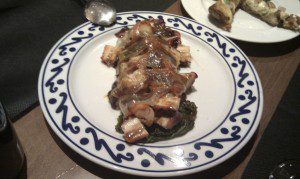 Pulpo, berza rizada y panceta