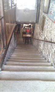 O Dezaseis. Santiago de Compostela. 3 Escaleras acceso dezaseis