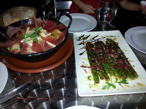 Huevos con jamon  y esparragos trigueros