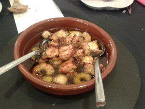 Calma chicha. A Coruña. 10 Pulpo con colas langostino Calma Chicha