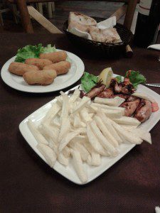 A Cova. Carballo. 5 Croquetas y chipirones