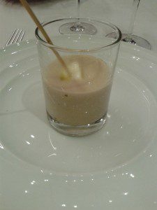 Artabria. A Coruña. 3 Espuma de setas , albahaca y queso fresco