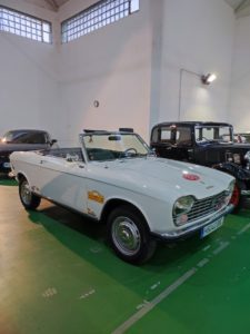 Los coches clásicos vuelven a estar de moda. 4 IMG 20231216 180124